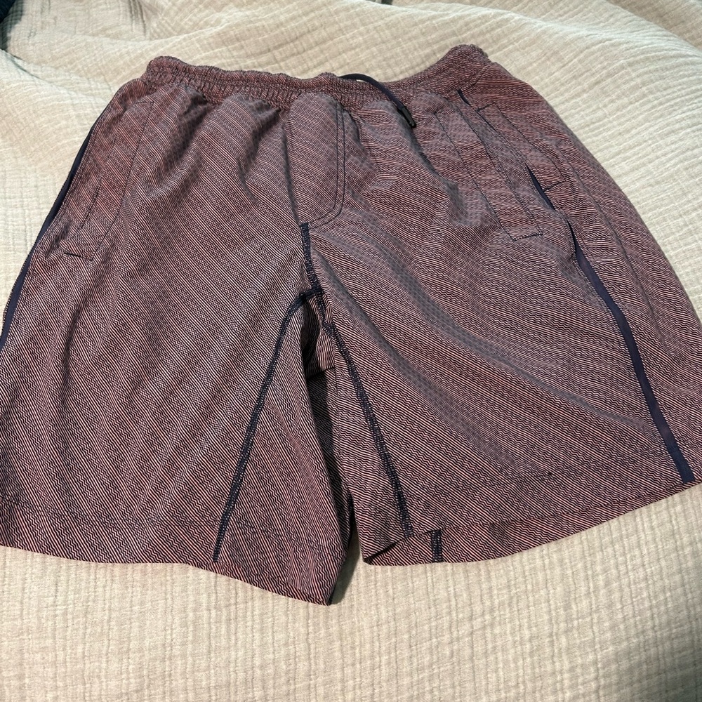 Men's Lululemon Patterned Shorts - Red and Blue